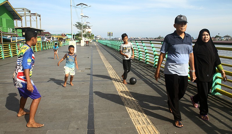 Waterfront City Menjadi Sarana Rekreasi di Tepian Sungai Kapuas - Bagian 1