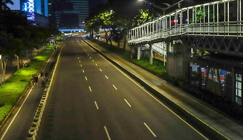 Penampakan Jalan Jenderal Sudirman Jakarta Sepi Imbas Crowd Free Night - Bagian 2
