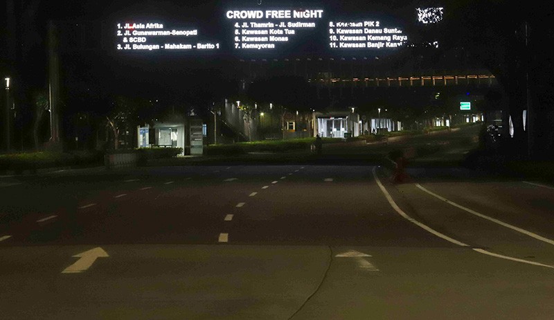 Penampakan Jalan Jenderal Sudirman Jakarta Sepi Imbas Crowd Free Night - Bagian 3
