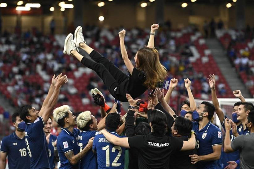 Juara Piala AFF 2020, Ini Foto Kegembiraan Timnas Thailand - Bagian 4