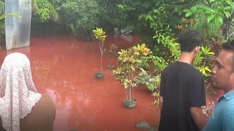 Aceh Utara Gempar Genangan Air Hujan Berwarna Merah seperti Darah, Ini Penampakannya