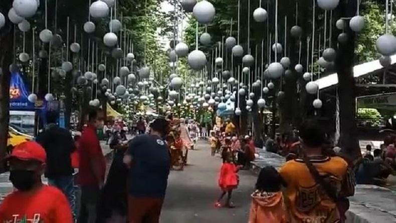 Wisatawan Padati Kebun Binatang Jurug Solo saat Libur Tahun Baru 