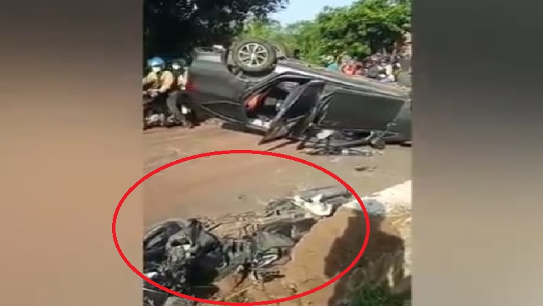 Minibus Tabrak 2 Motor dan Fondasi Jembatan di Wanayasa Purwakarta, 4 Terluka Parah
