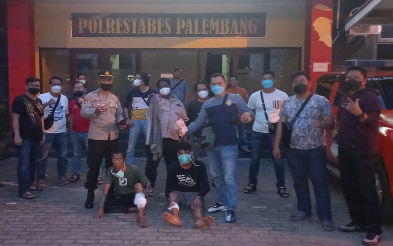 title Polisi Tembak Penodong yang Beraksi di Sekitar Jembatan Ampera Polisi Tembak Penodong yang Beraksi di Sekitar Jembatan Ampera