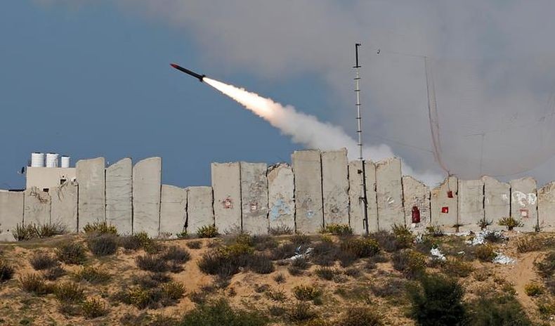  Balas Serangan Israel, Pejuang Gaza Luncurkan 100 Roket Lebih 