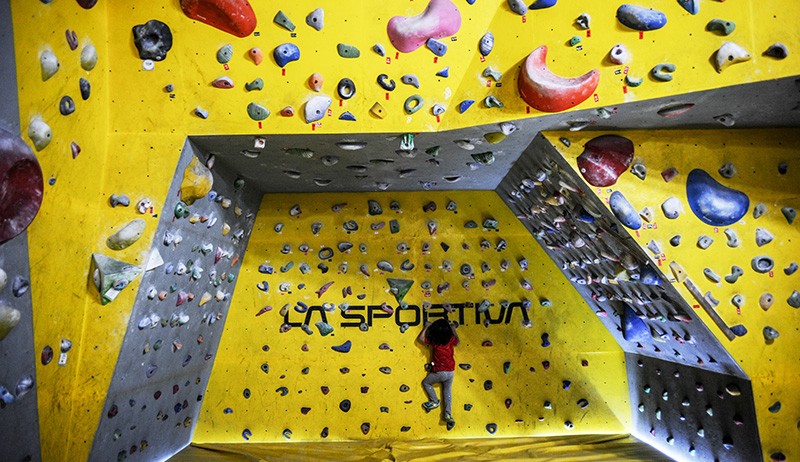 Serunya Panjat Dinding di Pusat Perbelanjaan Kota Bandung - Bagian 1