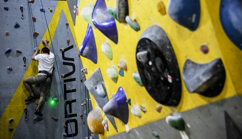 Serunya Panjat Dinding di Pusat Perbelanjaan Kota Bandung - Bagian 2