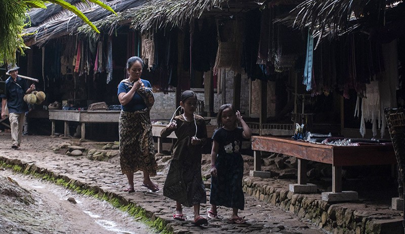 5 Suku Pedalaman Indonesia yang Tolak Modernisasi, Ada Apa Saja?