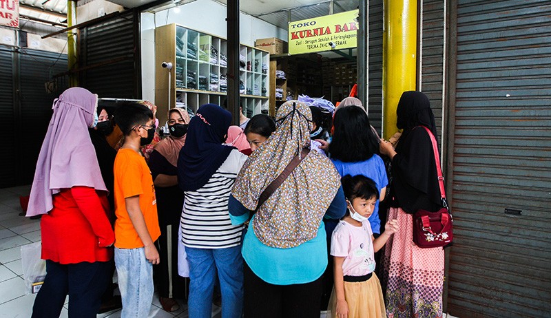 Persiapan Pembelajaran Tatap Muka, Toko Seragam Sekolah Diserbu Pembeli  - Bagian 1