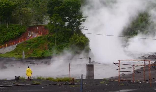 Banjir Lahar Dingin Semeru Terjang Sejumlah Desa, Jembatan Darurat Putus