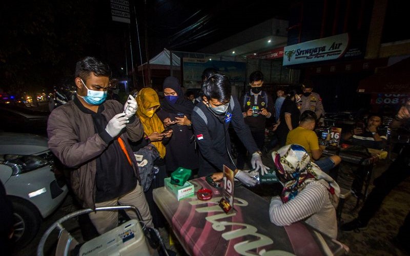Sejumlah Warga Terjaring Vaksin On The Road di Malam Tahun Baru