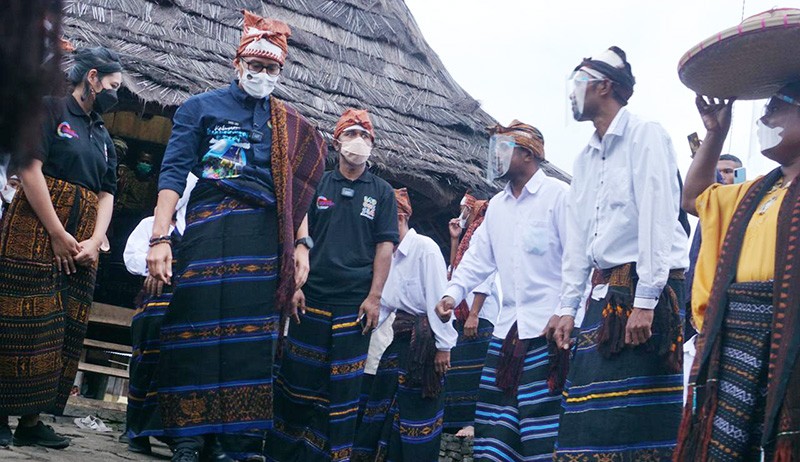 Gercep Berikan Bantuan, Menteri Sandiaga Rangsang Desa Detusoko Jadi Desa Kreatif demi Ekonomi Bangkit  - Bagian 2