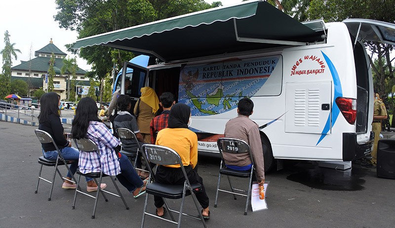 Pemkab Jember Luncurkan Mobil Pelayanan Keliling Admindukcapil - Bagian 1