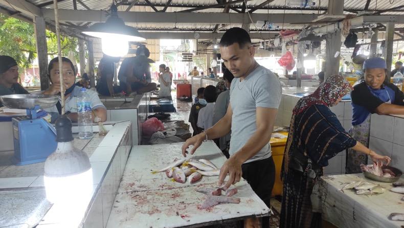 Cuaca Buruk, Harga Ikan di Pasar Muntok Melonjak
