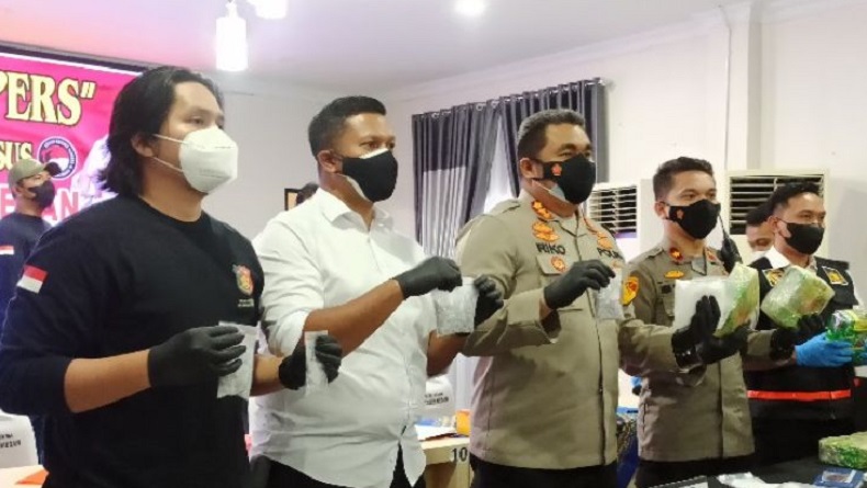 Simpan 9 Kg Sabu dan 2.800 Pil Ekstasi, Ibu Rumah Tangga di Medan Ditangkap