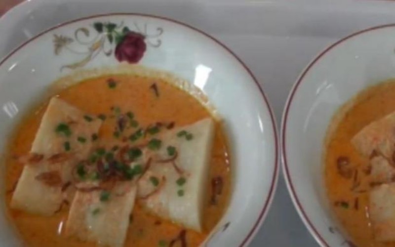 Laksan, Sarapan Pempek Berkuah Santan yang Menggoda