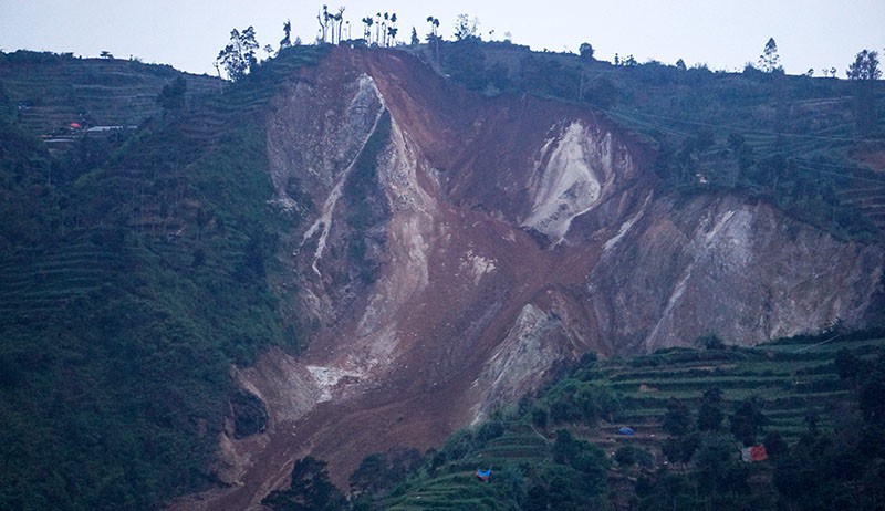 Longsor Sepanjang 1 Kilometer Tutup Jalan Desa Pranten dan Rejosari Batang - Bagian 3