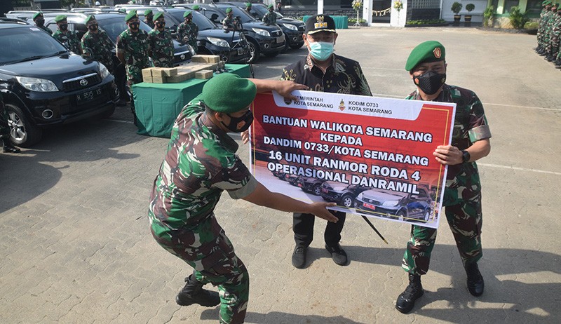 Momen Bahagia Prajurit Kodim 0733 Kota Semarang Terima Hibah Mobil - Bagian 1