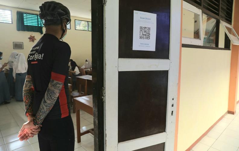  Sidak Sekolah PTM 100 Persen, Ganjar Sentil Guru Lupa Copot Masker