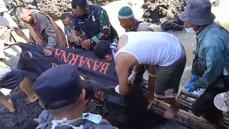 Jasad Pelajar asal Cianjur Ditemukan Tersangkut Bebatuan di Sungai Cikaso Sukabumi
