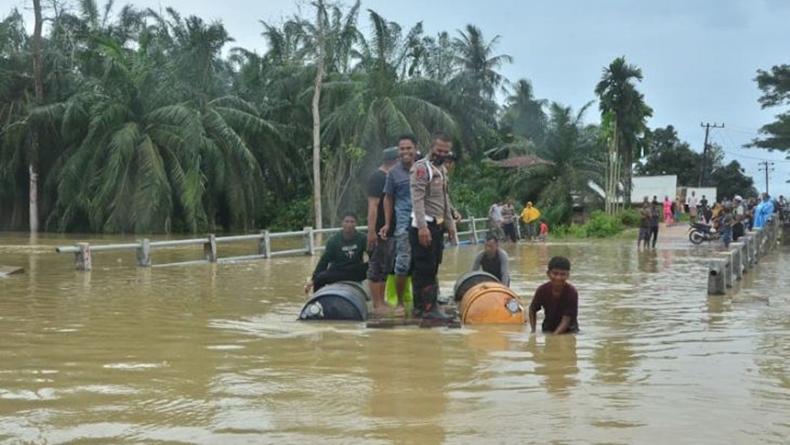 Diterjang Banjir, Jembatan di Perbatasan Aceh Timur dan Gayo Lues Ambruk