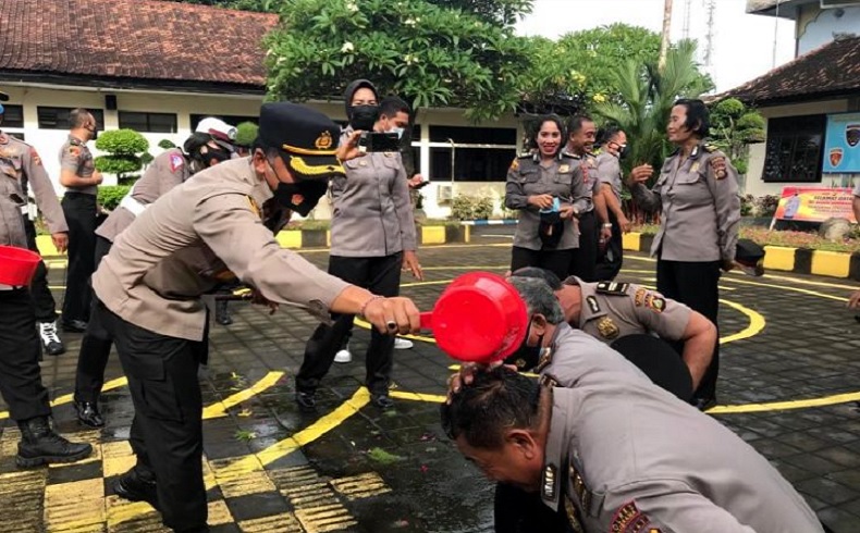 title 72 Anggota Polres Jembrana Naik Pangkat, 2 Personil Dapat Penghargaan Berprestasi 72 Anggota Polres Jembrana Naik Pangkat, 2 Personil Dapat Penghargaan Berprestasi