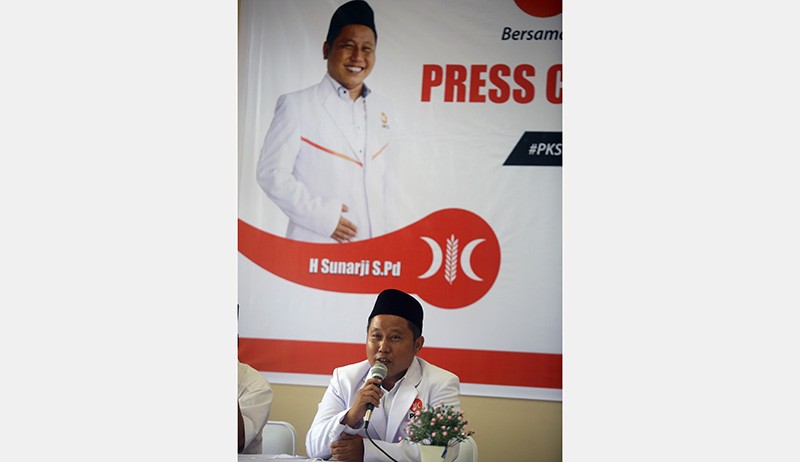 Pakai Peci, Begini Potret Narji Cagur Terjun ke Dunia Politik - Bagian 3