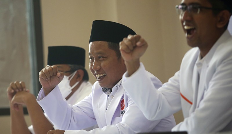 Pakai Peci, Begini Potret Narji Cagur Terjun ke Dunia Politik - Bagian 2