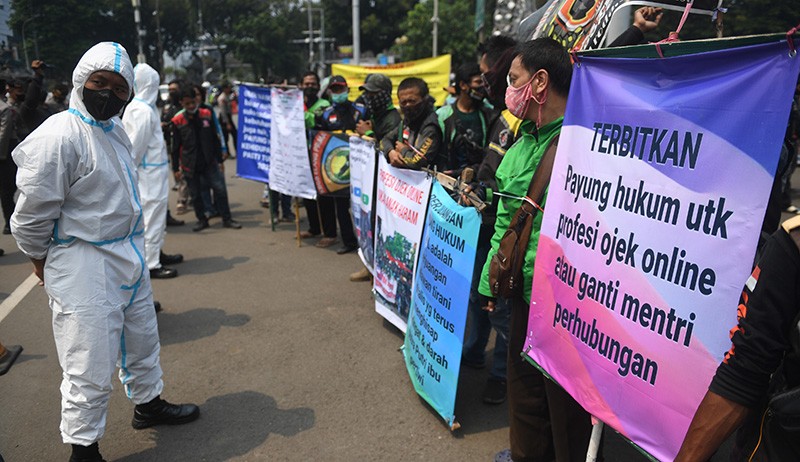 Ratusan Driver Ojek Online Tuntut Perubahan Potongan 20 Persen - Bagian 2