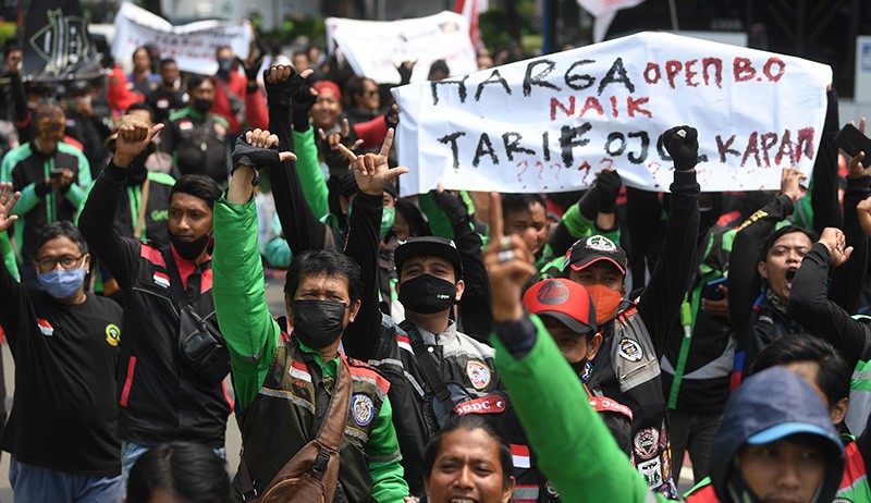 Ratusan Driver Ojek Online Tuntut Perubahan Potongan 20 Persen - Bagian 1