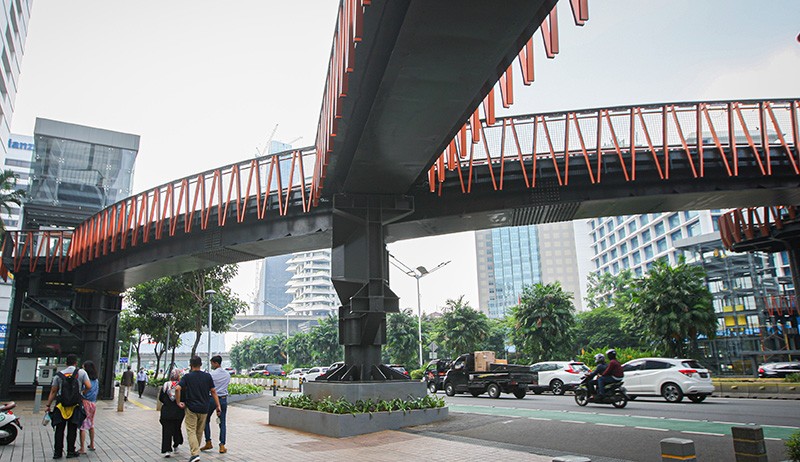 Melihat dari Dekat JPO Kapal Pinisi di Jalan Jenderal Sudirman - Bagian 2