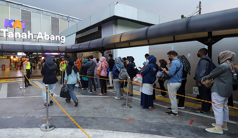 Potret Kepadatan Penumpang KRL saat Jam Pulang Kerja - Bagian 2