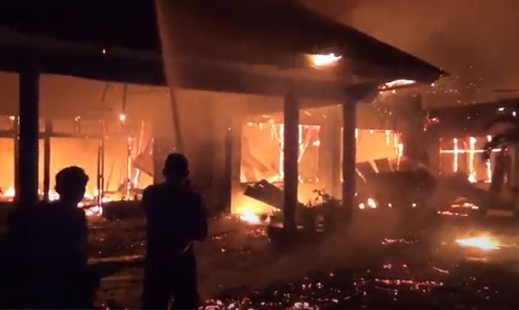 Kantor Dinas Sosial Kendari Terbakar, 6 Mobil Damkar Dikerahkan