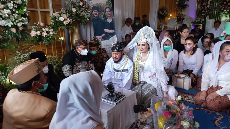 Bupati Sukabumi Jadi Saksi Pernikahan Pemimpin Adat Kasepuhan Ciptagelar Abah Ugi