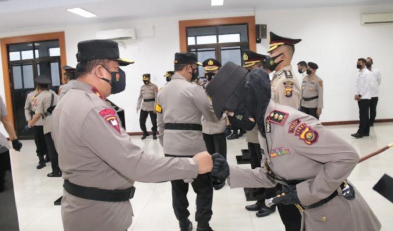 title Kapolda Jambi Lantik Polwan AKBP Fitria Mega Jadi Kapolres Tebo Kapolda Jambi Lantik Polwan AKBP Fitria Mega Jadi Kapolres Tebo