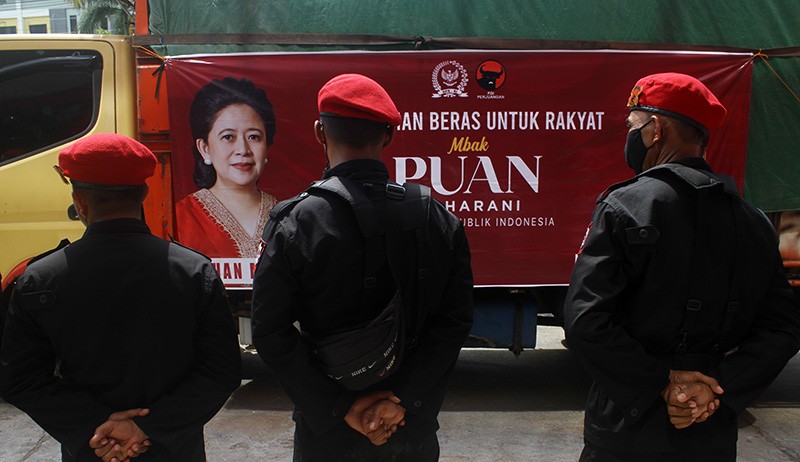 Truk Bergambar Puan Maharani Bawa 100 Ton Beras Bantuan untuk Masyarakat Kalbar - Bagian 1