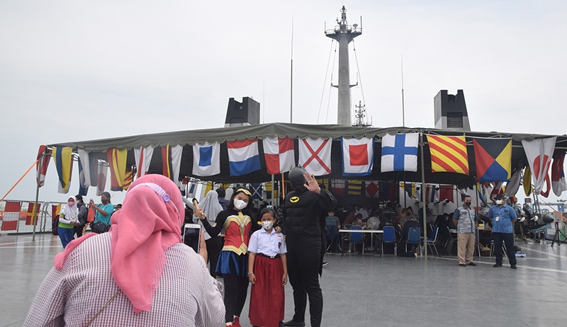 Senangnya Anak-Anak Ikuti Vaksin Sambil Berwisata di Kapal Perang TNI AL - Bagian 3
