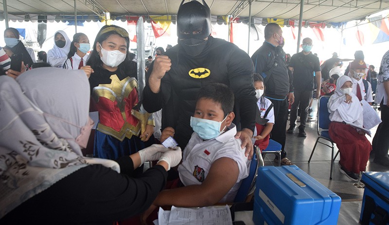 Senangnya Anak-Anak Ikuti Vaksin Sambil Berwisata di Kapal Perang TNI AL - Bagian 1