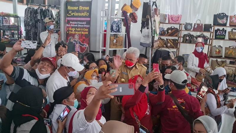 Ganjar Ketinggalan Rombongan Presiden Jokowi saat Peresmian Pasar Johar, Begini Ceritanya