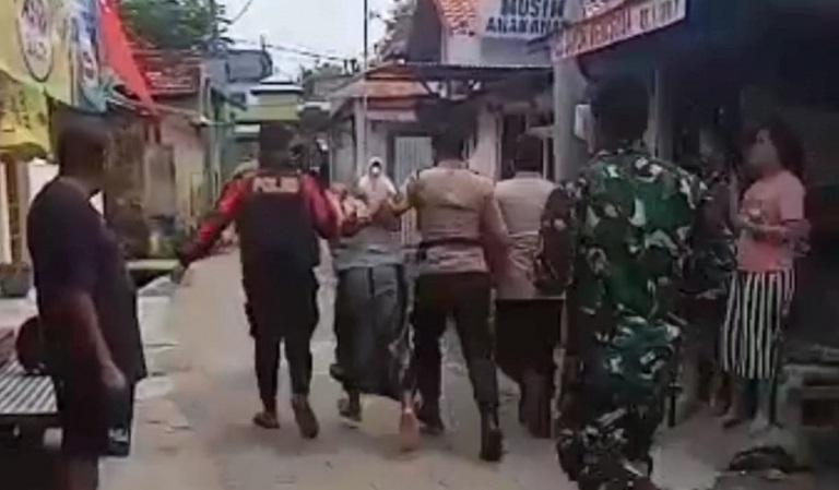 Diselamatkan Polisi, Jambret di Bangkalan Ini Lolos dari Amukan Warga