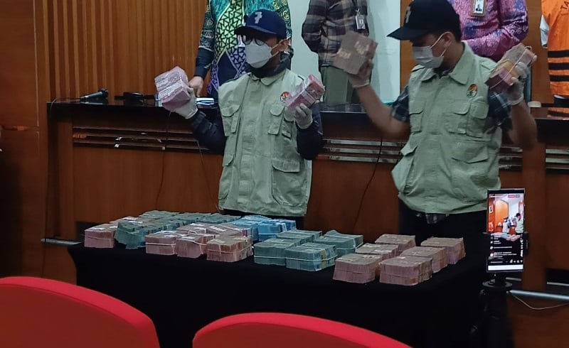  KPK Sita Barang Bukti Uang Rp3 Miliar dari Rumah Dinas Wali Kota Bekasi