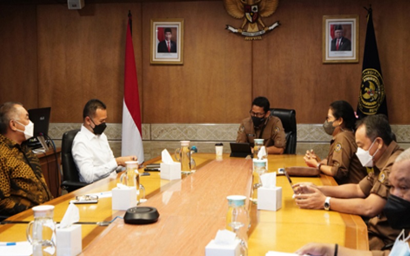 title Wagub Sumut Temui Menparekraf Sandiaga Uno, Pamer Potensi Bukit Lawang Wagub Sumut Temui Menparekraf Sandiaga Uno, Pamer Potensi Bukit Lawang