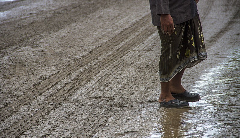 Jalan Trans Kalimantan Tak Kunjung Selesai, Masyarakat Menjadi Korban - Bagian 3