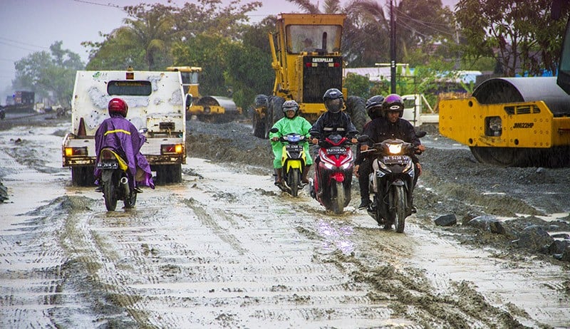 Jalan Trans Kalimantan Tak Kunjung Selesai, Masyarakat Menjadi Korban - Bagian 2