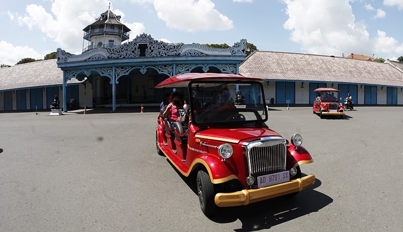 Mobil Listrik Model Klasik Beroperasi Layani Wisatawan di Solo - Bagian 1