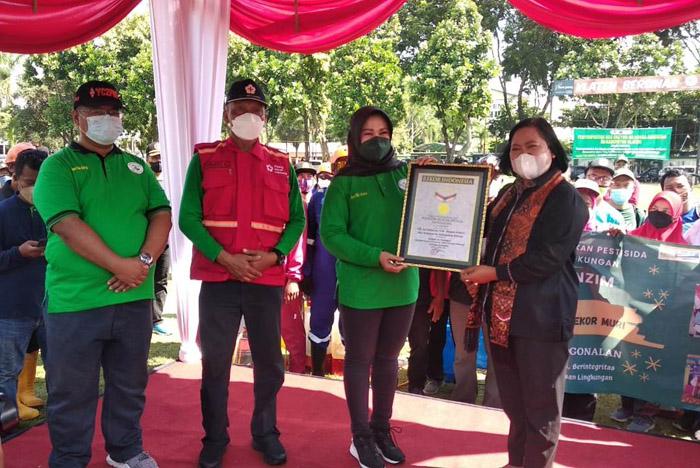 Gunakan 50.000 Sprayer, Penyemprotan Eco Enzyme di Klaten Pecahkan Rekor MURI 