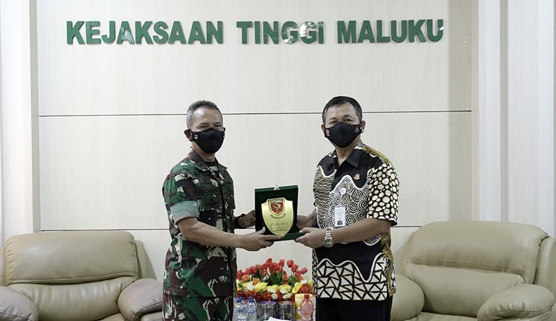 Tingkatkan Sinergitas, Pangdam XVI Pattimura Temu Bincang Kajati Maluku - Bagian 1