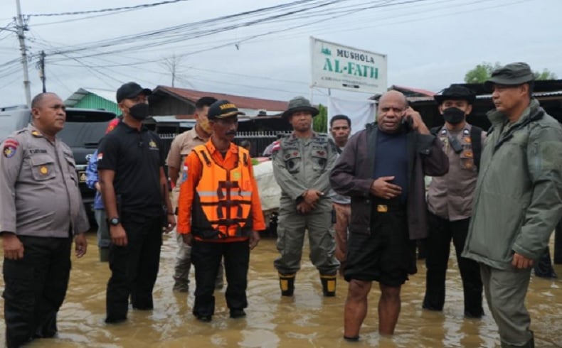 Tim SAR Gabungan Evakuasi Korban Banjir dan Tanah Longsor di Papua