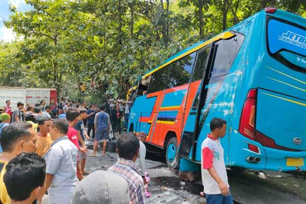   Tak Kuat Menanjak Bus Wisata Terguling di Ponjong, 8 Penumpang Luka-Luka 