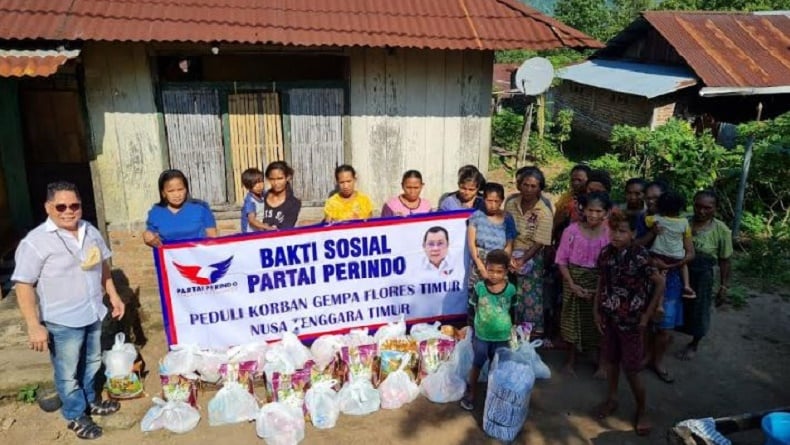 Pengungsi Gempa di Flores Timur NTT Bahagia Dapat Bantuan Sembako dari Partai Perindo